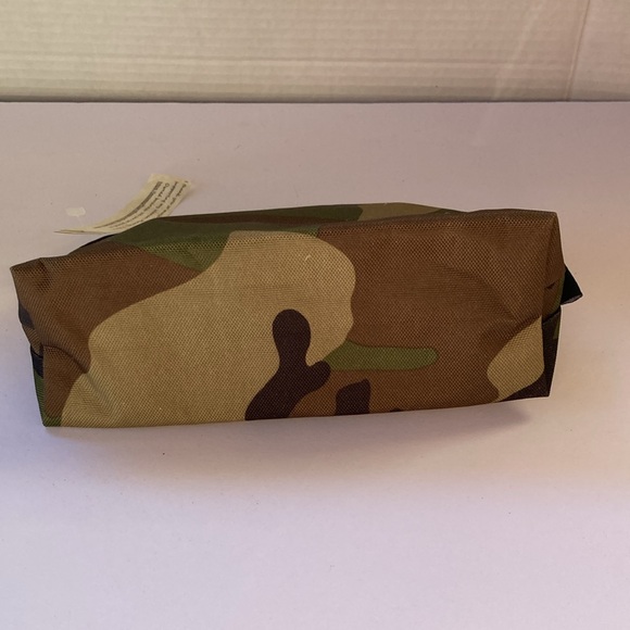 BLOOMINGDALES Camouflage Pink Lipstick Zippered Cosmetic Bag 9.5 x 5.5 x 3 in - Picture 8 of 9